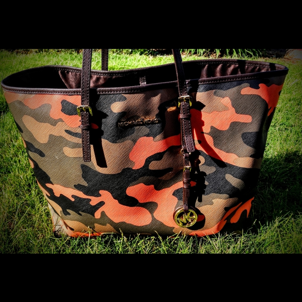 RARE Michael kors camo poppy tote